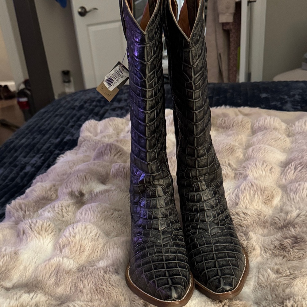 dingo Black Croc-Embossed Pointed-Toe Heeled Boots